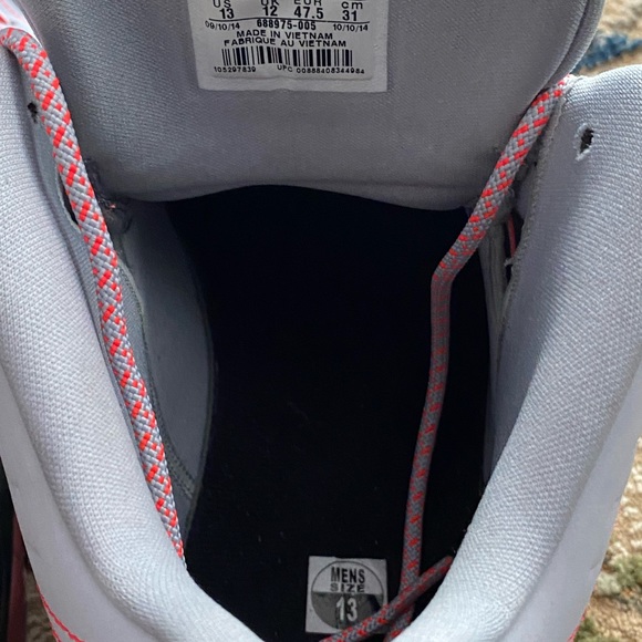 2019 Jordan Velocity’s Wolf Grey & Infrared - Picture 6 of 7